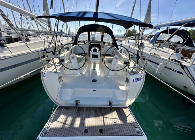 Bavaria Cruiser 37