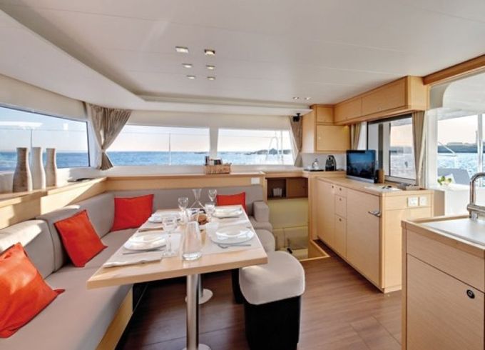Lagoon 450 Sport Top