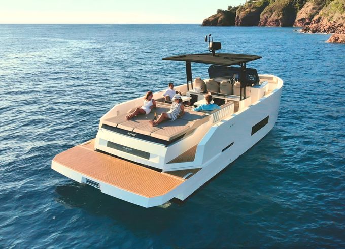 DE ANTONIO Yachts D42