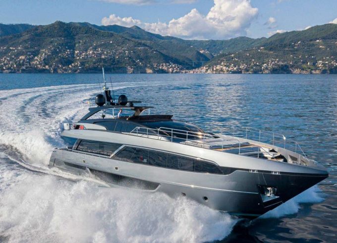 Riva Maximus