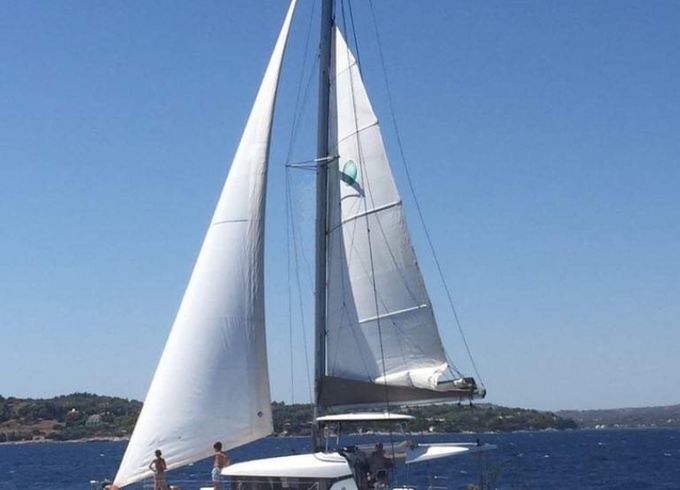 Lagoon 42