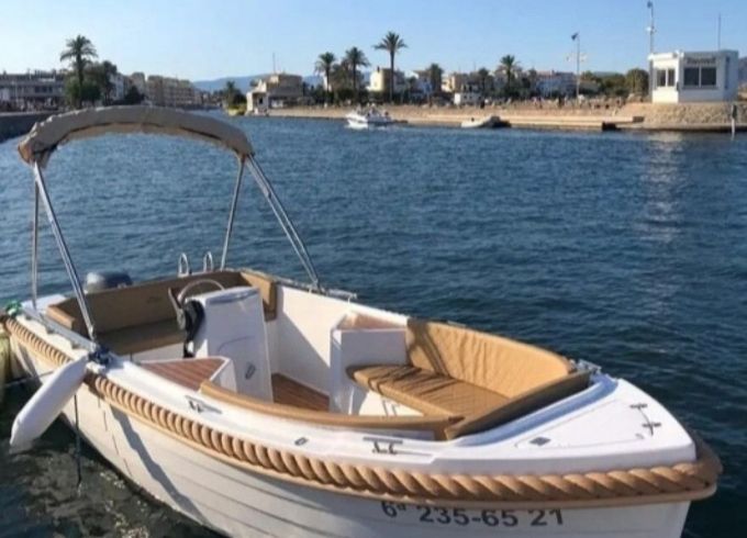 Silver yacht 4'95
