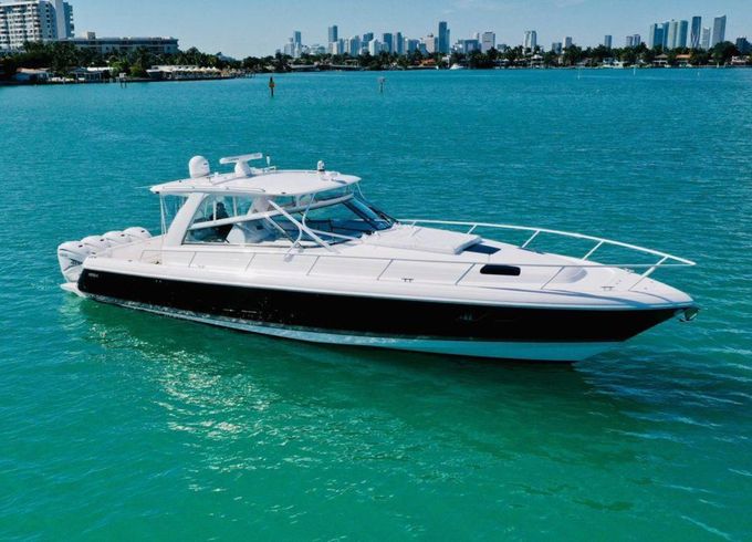 Intrepid 48 Sport Yacht