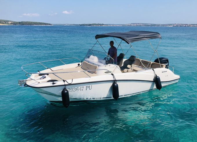 Quicksilver Activ 675 Sundeck