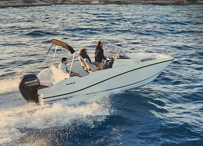 Quicksilver Activ 675 Open