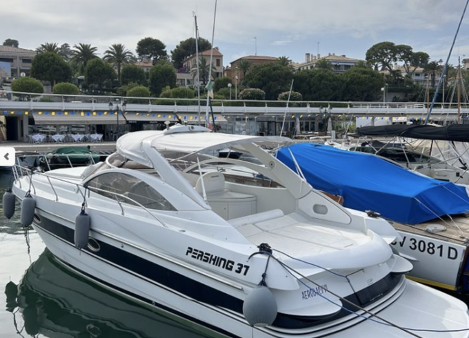 Pershing 37