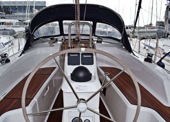 Bavaria Cruiser 33