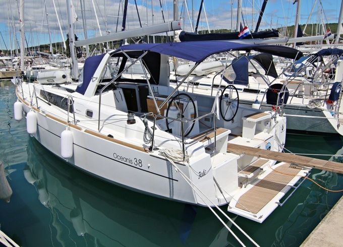Bénéteau Oceanis 38