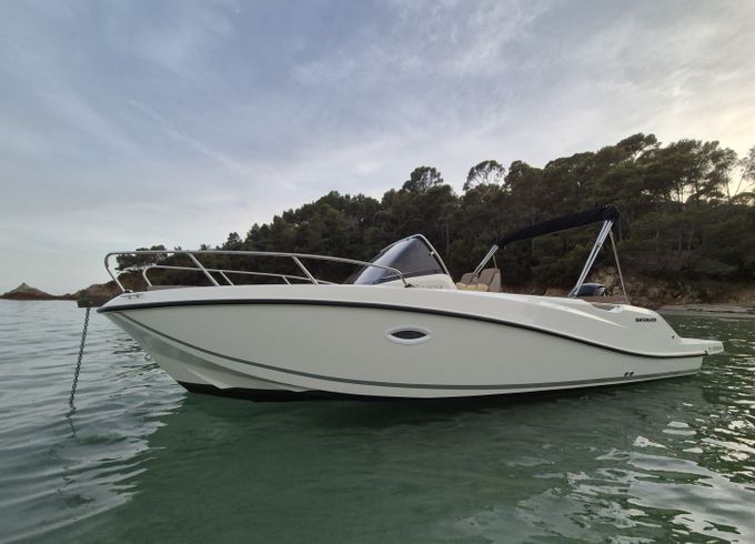Quicksilver Activ 675 Sundeck Sport
