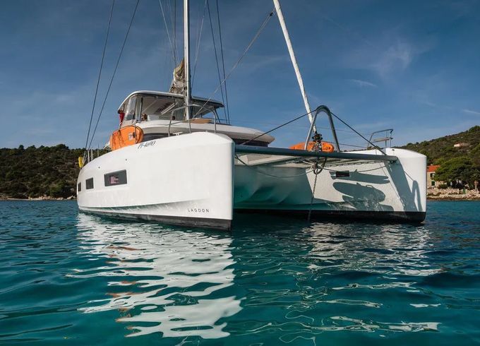 Lagoon 55 (6 cab)