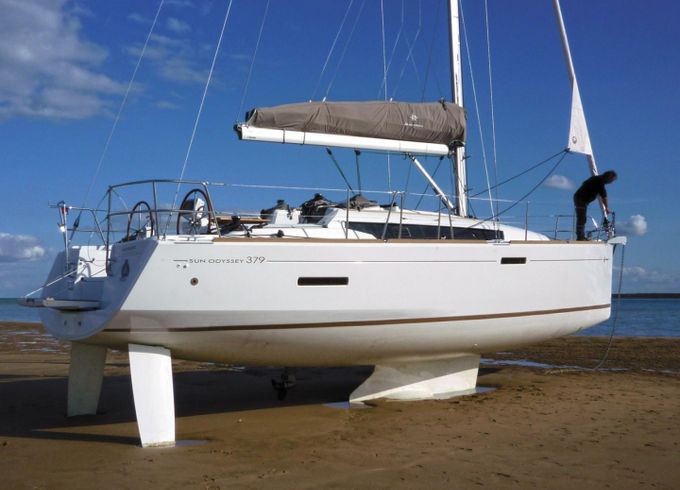 2 Sun Odyssey 379 DL 3CAB