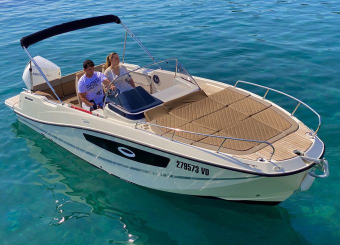 Quicksilver Activ 755 Sundeck