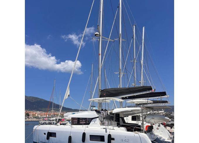 Lagoon 42