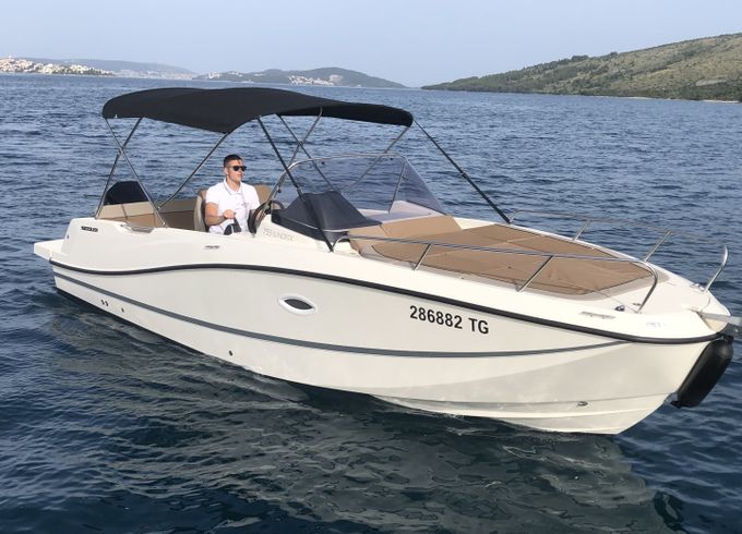 Quicksilver Activ 755 Sundeck