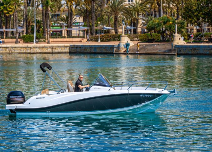 Quicksilver Activ 675 Open