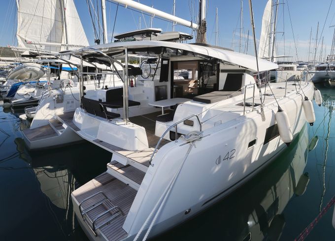 Lagoon 42