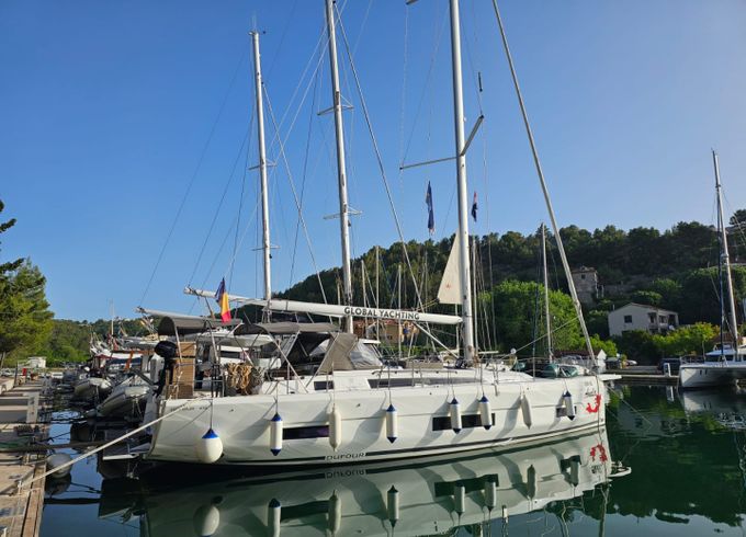 Dufour 470