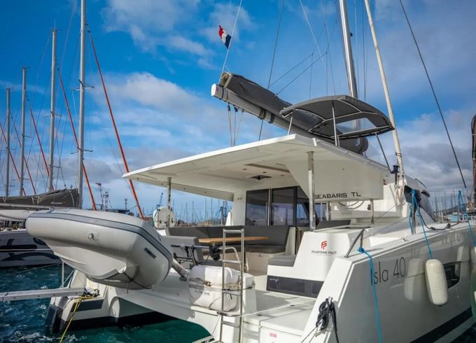Fountaine Pajot Isla 40