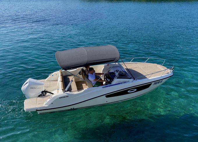 Quicksilver Activ 675 Sundeck