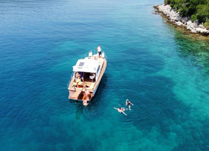 Chris Craft Commander 31