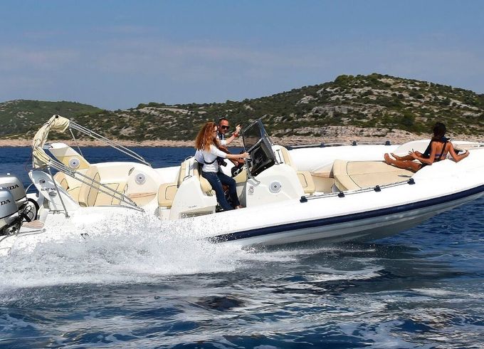 Marlin Boat 26