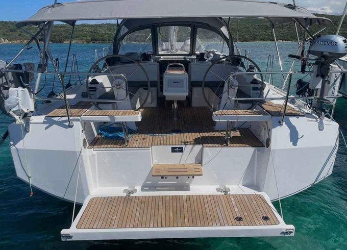 Bavaria C42 (3 cab.)