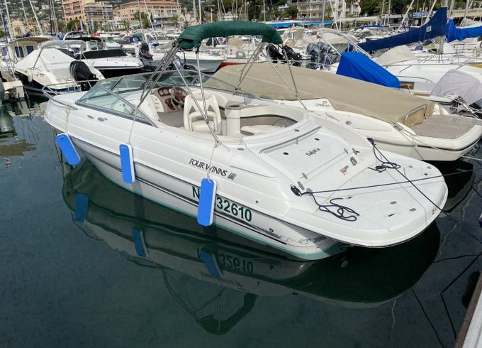 Four Winns Sundowner 225