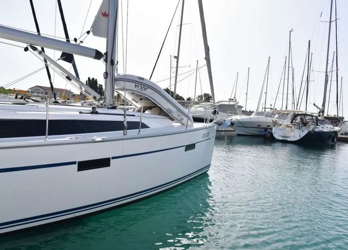 Bavaria Cruiser 37