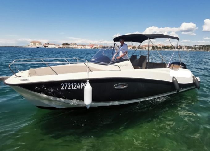 Quicksilver Activ 675 Sundeck