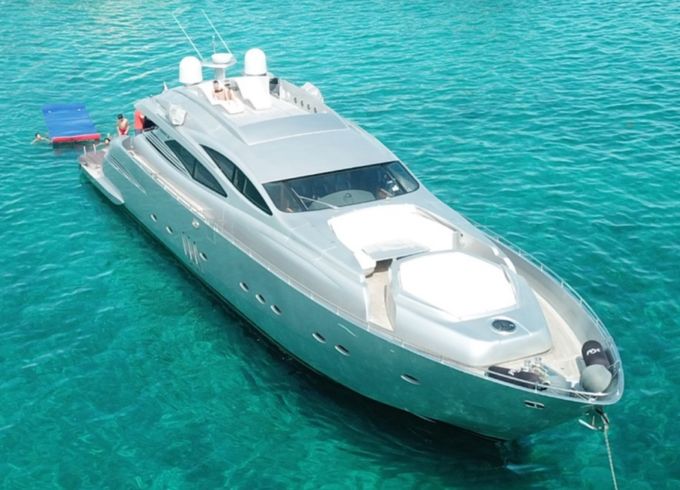 Pershing 90
