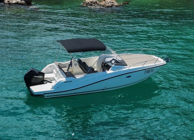Quicksilver Activ 675 Sundeck