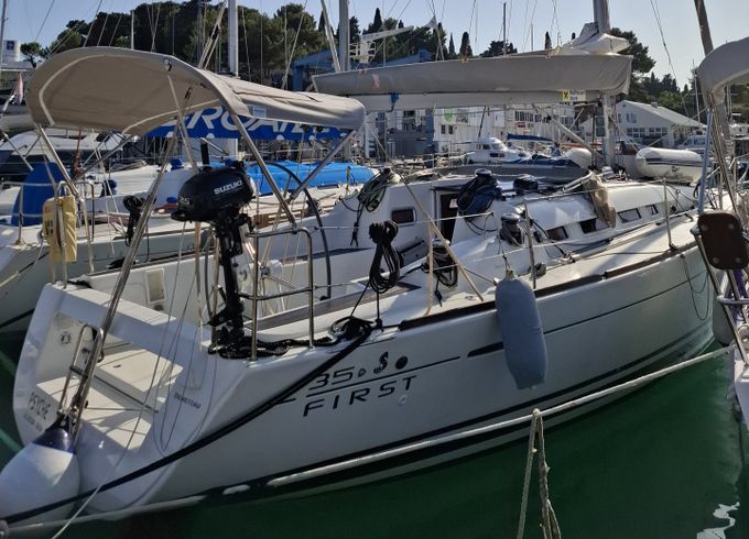 Bénéteau First 35