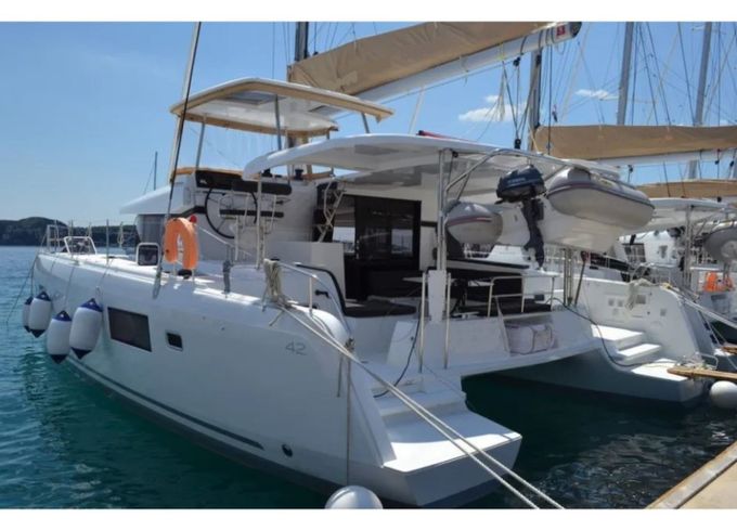 Lagoon 42