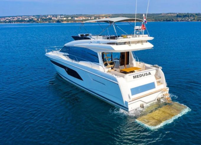 Jeanneau Prestige 520 Flybridge - 3 + 1 cab.