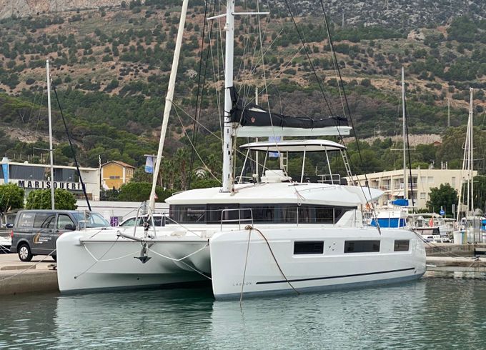 Lagoon 51