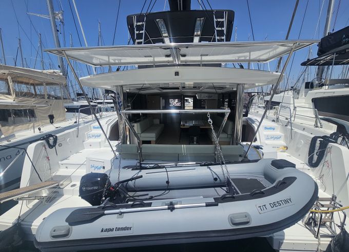 Bali 4.8 (6+1 cab)