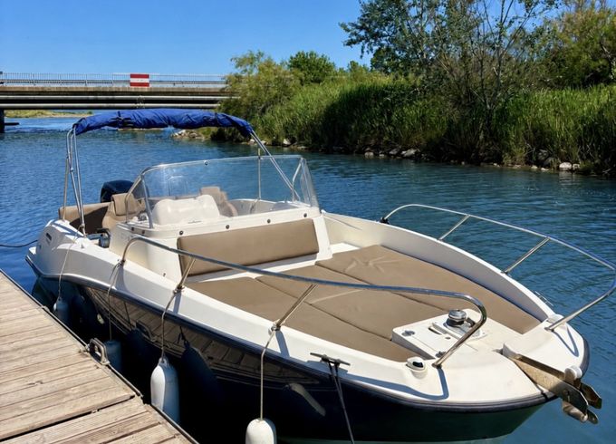 Quicksilver Activ 675 Sundeck