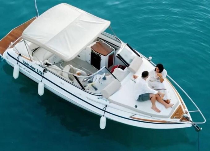 Chris Craft 240 Cuddy Cabin