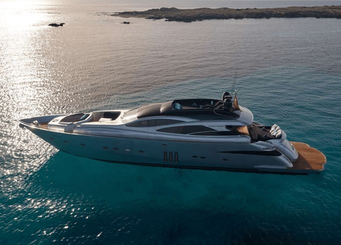 Pershing 90