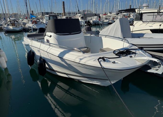 Jeanneau Cap Camarat 7.5 CC