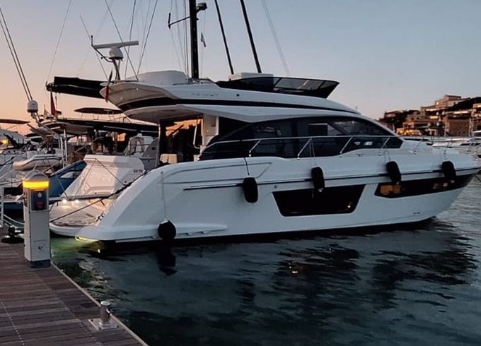Azimut 53 Fly