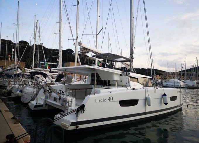 Fountaine Pajot Lucia 40