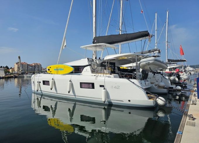 Lagoon 42