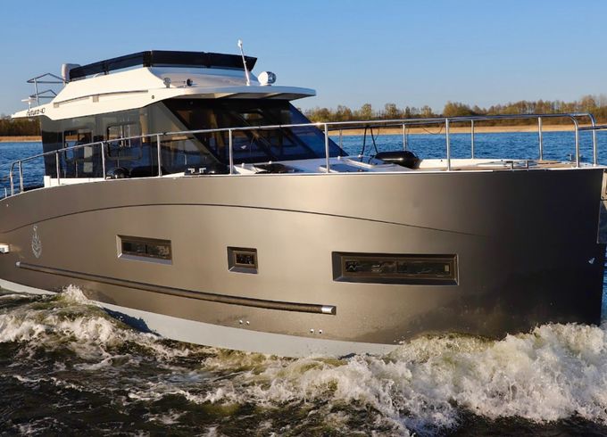 Cobra Futura 40