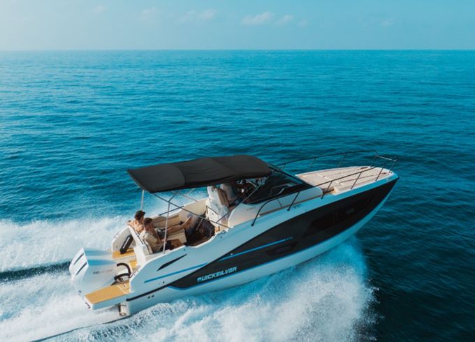 Quicksilver Activ 875 Sundeck