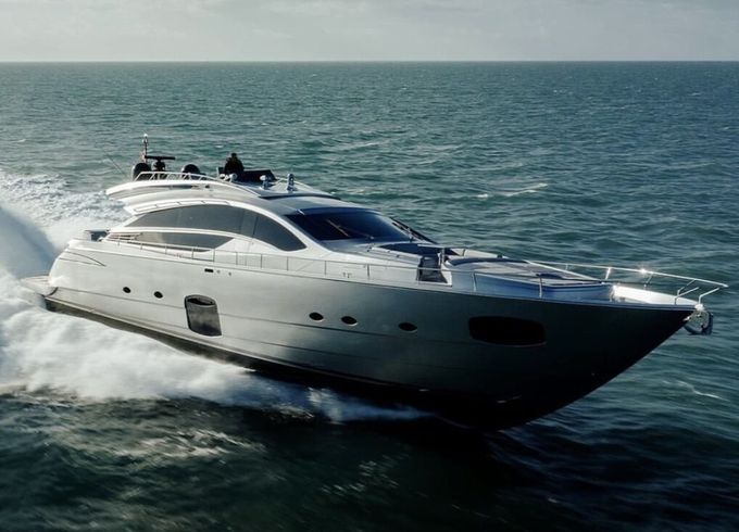 Pershing 82