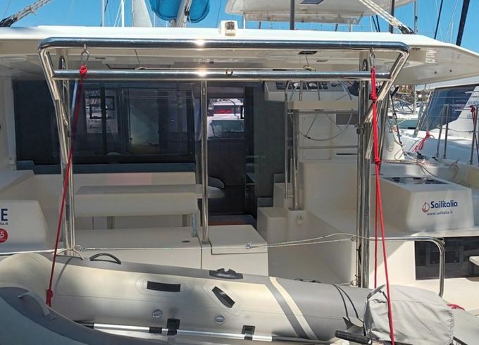 Leopard Catamarans / Robertson & Caine Leopard 40