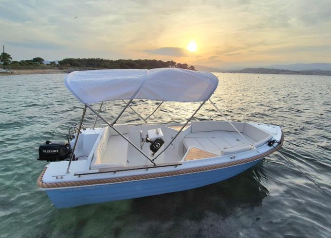 Silver yacht 495