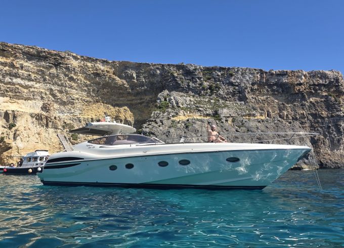 Sea Ray 440 Express Bridge