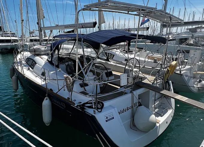Bénéteau Oceanis 43